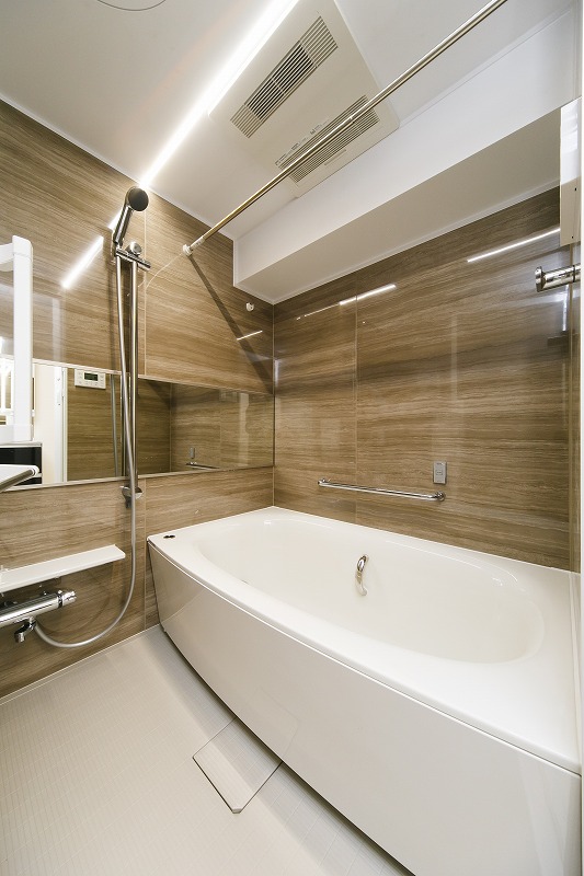 【浴室】疲れを癒すリラックス空間として、ゆっくりと足を伸ばせる1416サイズの浴室。